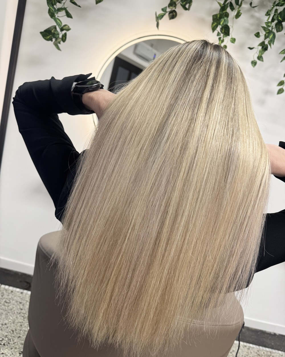 Prodloužení vlasů páskami — před a po (3) — po