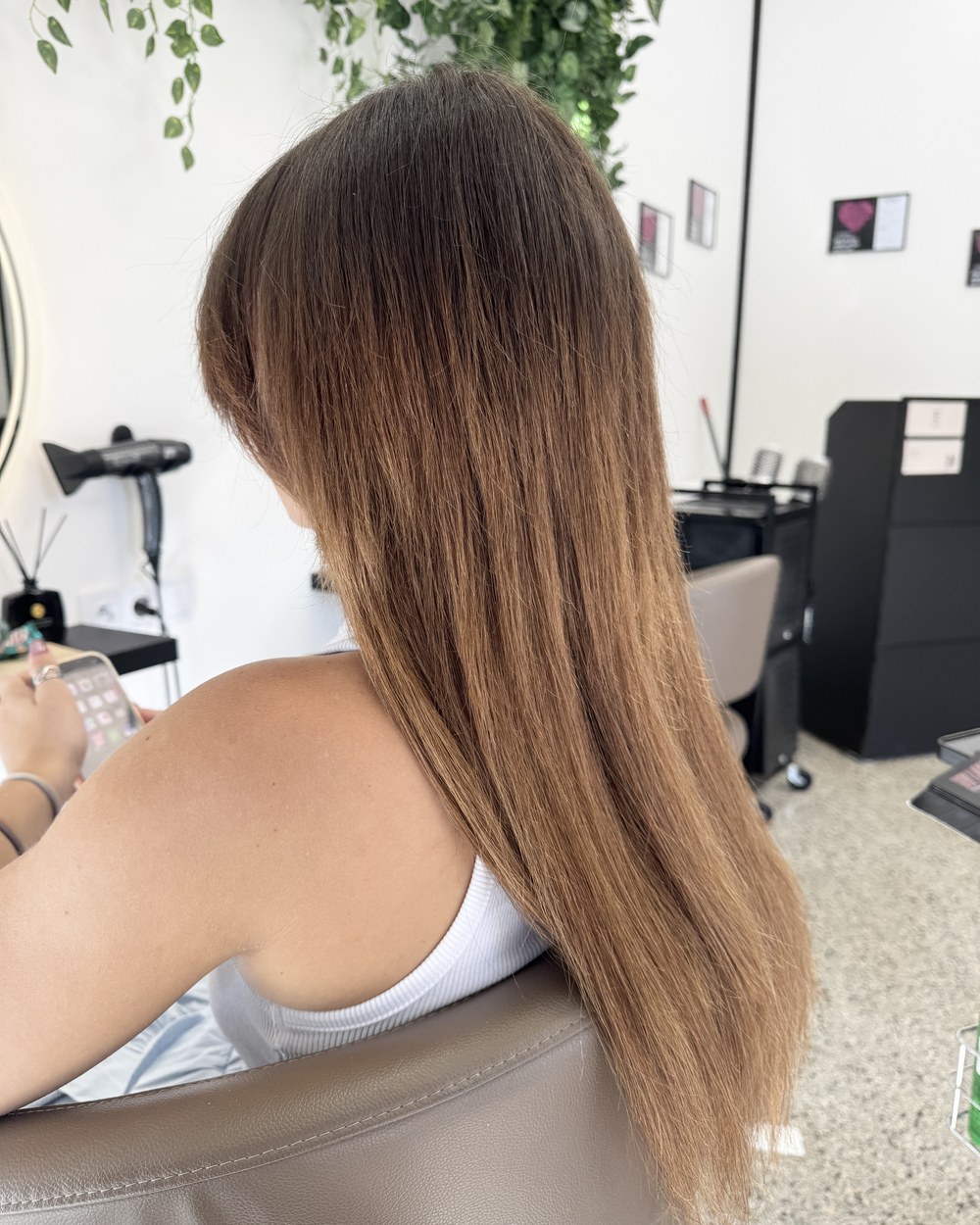 Prodloužení vlasů páskami — před a po (4) — po