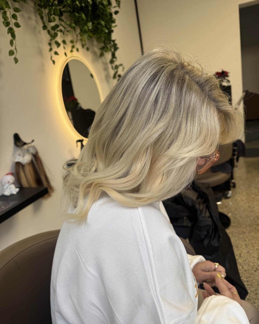 Prodloužení vlasů páskami — před a po (6) — po